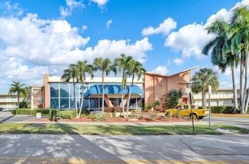 Photo 5 - Hallandale Beach Vacation Home Pool Miami