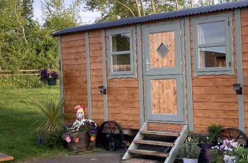 Photo 11 - Captivating 1-bed Cabin in Middlesbrough