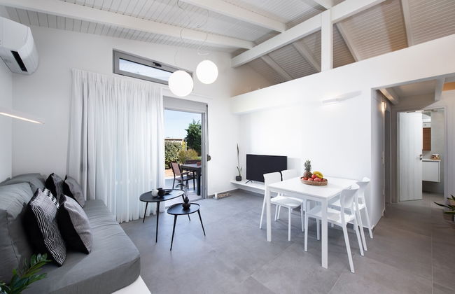 Theros Residence - Photo 8