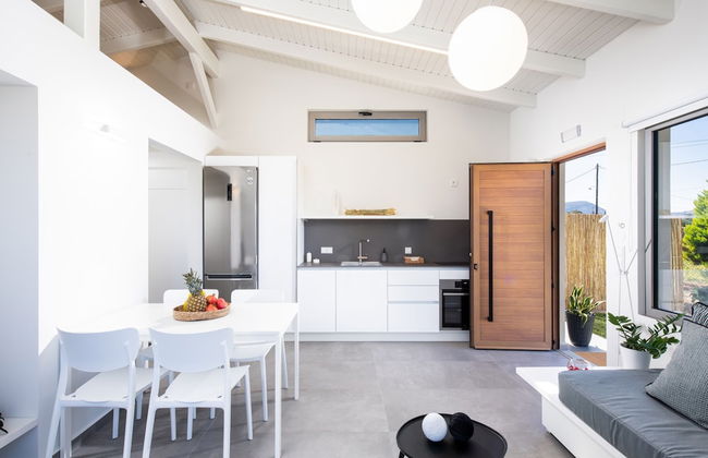 Theros Residence - Photo 9