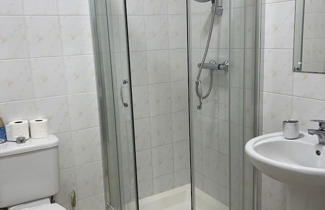 Double bed with attached Bath & Balcony - Foto 4