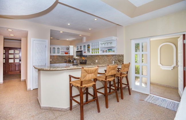 Lawson Rock - Angelfish 101 Studio Bedroom Condo by RedAwning - Photo 6