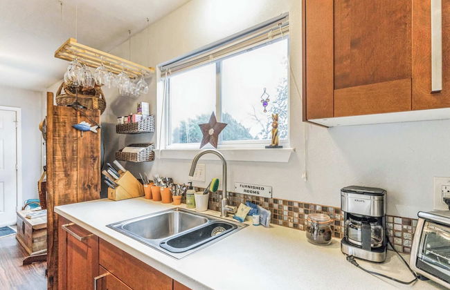 Cozy Retreat in Central East Austin - Photo 10