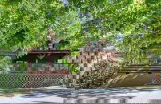 Foto 1 - Whispering Oaks - Private Pigeon Forge Getaway...close To Tanger Outlet Shopping 2 Bedroom Cabin by RedAwning