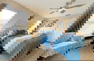 Foto 3 - Regal Getaway 4 Bedroom Townhouse by RedAwning