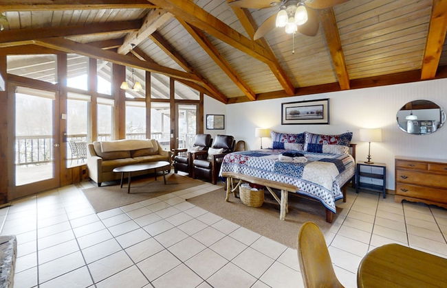 Riverview 1 Bedroom Cabin by RedAwning - Foto 2