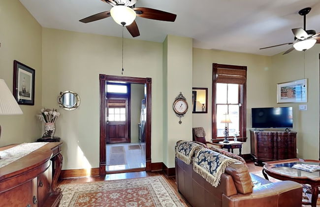 Historic Elegance - Photo 25