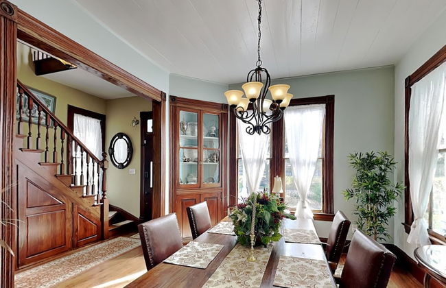 Historic Elegance - Photo 23