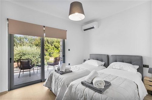 Foto 14 - Villa Chriselia - 3 Bedrooms With Sea Access
