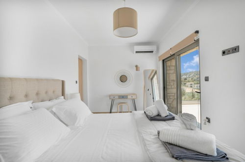 Foto 12 - Villa Chriselia - 3 Bedrooms With Sea Access
