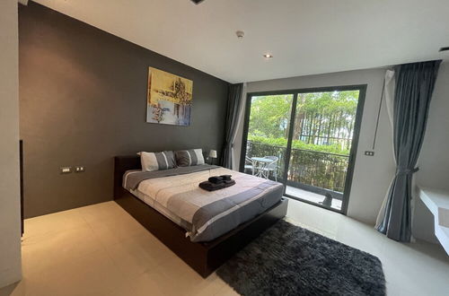 Photo 6 - Apartment at Emerald Terrace by Lofty