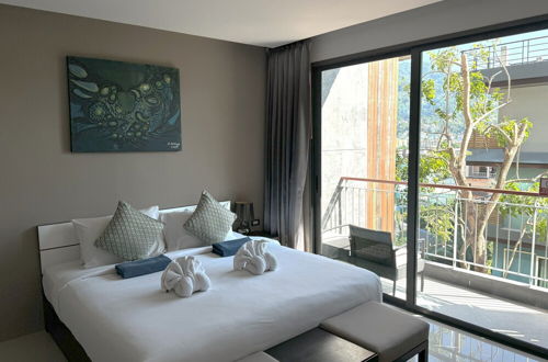 Photo 11 - Apartment at Emerald Terrace by Lofty