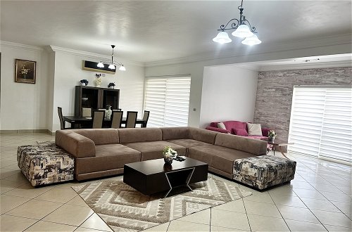 Photo 9 - Chic and stylish 3 bedroom apartment