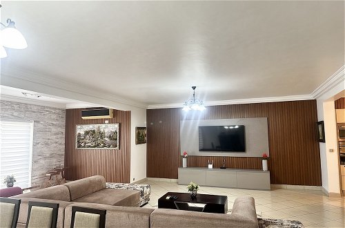 Photo 12 - Chic and stylish 3 bedroom apartment