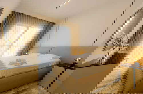 Foto 1 - Luxurious Waterfront 1BR with Sea Views