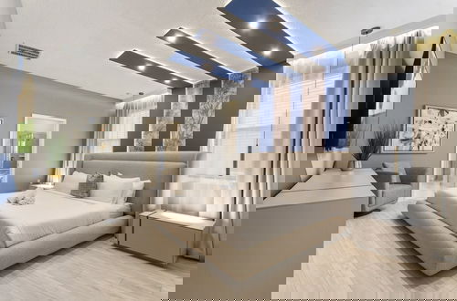 Foto 3 - Luxurious Villa With Resort-style Amenities