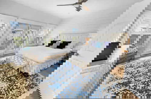 Foto 4 - Sandy Cheeks 4 Bedroom Home by RedAwning