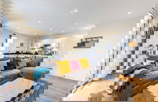 Photo 1 - Vibrant London Canal Apartment