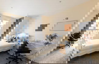 Photo 3 - Vibrant London Canal Apartment
