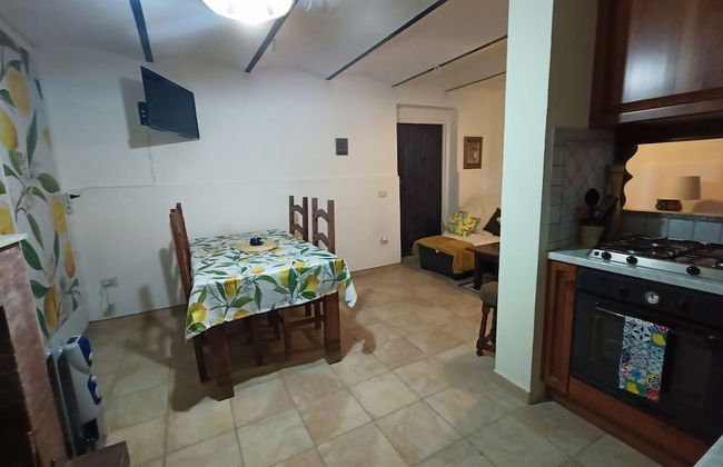 Apartment With Air-con and Pool - Photo 7