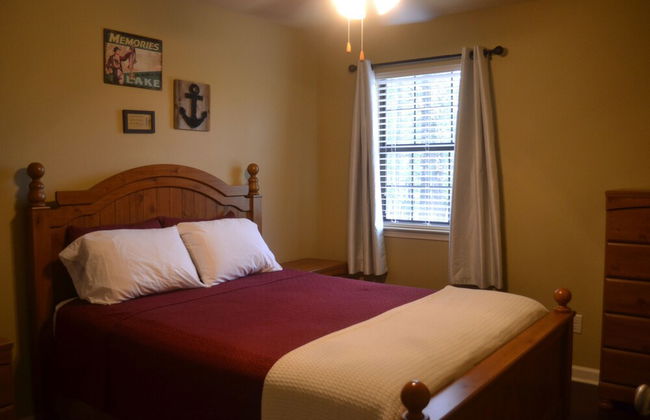 Echo Canyon Resort & Marina - Photo 4