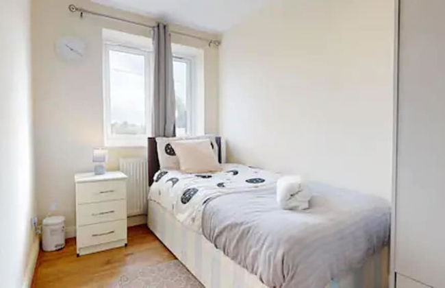 Beautiful 2-bed Apartment in Stanford-le-hope - Foto 1