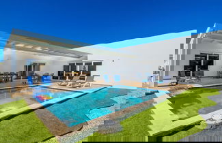 Foto 1 - Brand NEW Modern 3ba3ba Villa With Pool and Patio