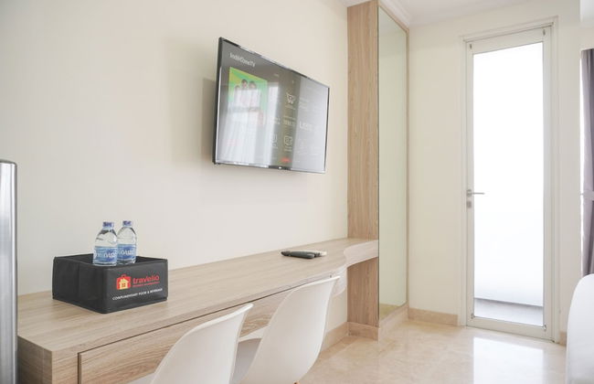 Strategic And Comfy Studio Menteng Park Apartment - Photo 14