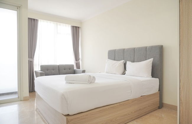 Strategic And Comfy Studio Menteng Park Apartment - Photo 1