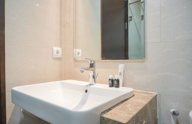 Strategic And Comfy Studio Menteng Park Apartment - Photo 9