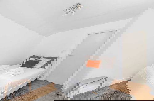 Photo 2 - Modern Victorian Home With Secret Garden