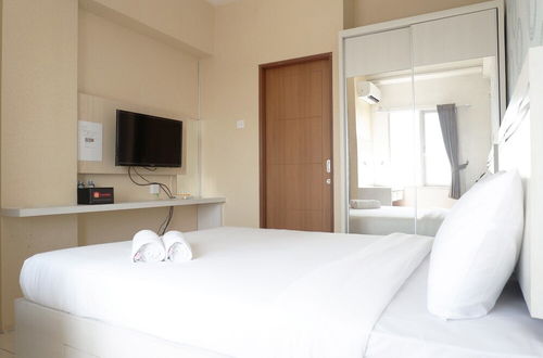 Photo 9 - Comfy Studio Apartment at Pavilion Permata with City View