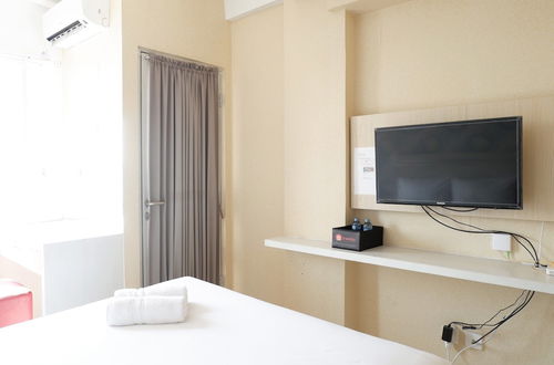 Photo 14 - Comfy Studio Apartment at Pavilion Permata with City View