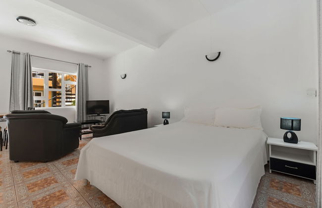 Wanna Studio Apartments - Photo 2