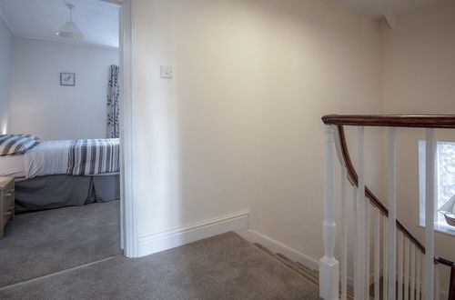 Photo 3 - Dragons Den - 2 Bedroom Apartment - Tenby