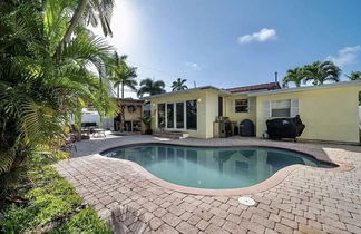 Photo 1 - Tropical Oasis Fantastic 4 BD 3 BTH Home