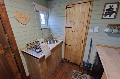 Photo 8 - Stunning 1-bed Shepherd hut in Holyhead