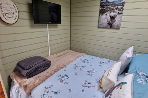 Photo 7 - Stunning 1-bed Shepherd hut in Holyhead