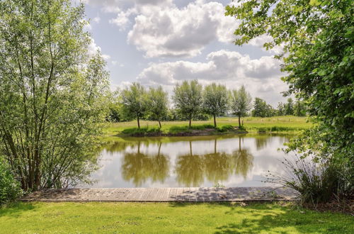 Foto 47 - Tranquil Farmhouse in Rijsbergen With Hot Tub and Garden