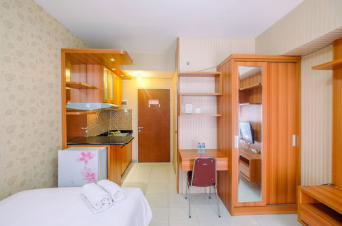 Photo 4 - Cozy Living Studio Room Taman Melati Margonda Apartment