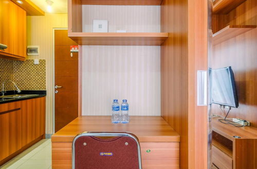 Photo 13 - Cozy Living Studio Room Taman Melati Margonda Apartment