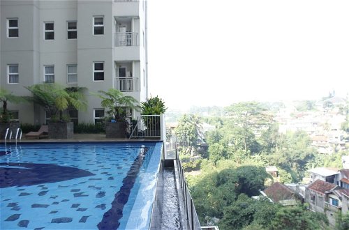 Foto 34 - Direct Access to Pool 2BR Apartment at Parahyangan Residence