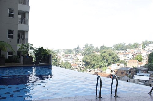 Foto 37 - Direct Access to Pool 2BR Apartment at Parahyangan Residence