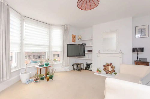 Foto 4 - Cheerful 1 Bedroom Apartment in Vibrant Maida Vale