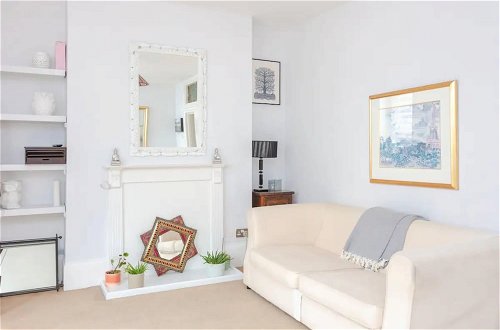 Photo 10 - Cheerful 1 Bedroom Apartment in Vibrant Maida Vale
