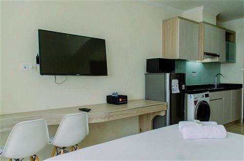 Photo 15 - Elegant and Comfy Studio at Menteng Park Apartment