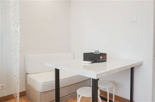Foto 2 - Elegant And Nice Studio At Capitol Suites Apartment