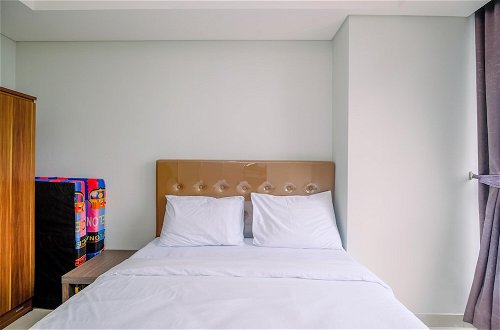 Photo 2 - Comfortable And Minimalist 2Br At Gold Coast Apartment