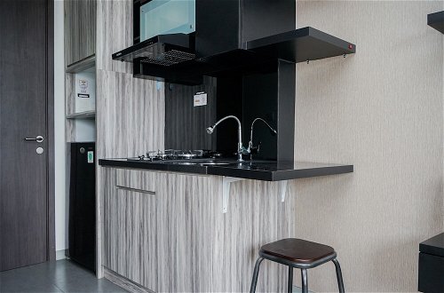 Photo 5 - Modern And Homey Studio At Bintaro Icon Apartment