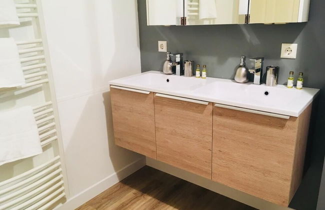 Large Art Deco Flat 100m2 in City Center - Parking - Foto 17